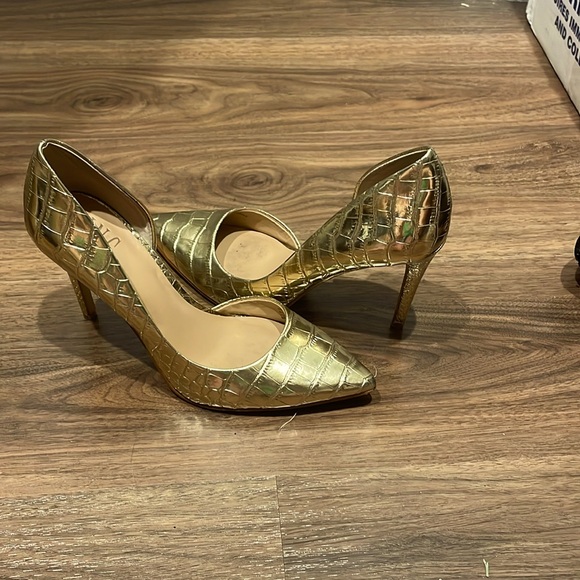 I-N-C Gold Heels. Women’s size 71/2 - Picture 1 of 1